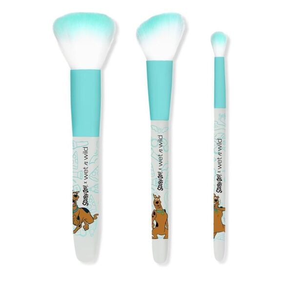 New in Box Wet n Wild Scooby Night 3 -Piece Glow in the Dark Makeup Brushes - Picture 3 of 5
